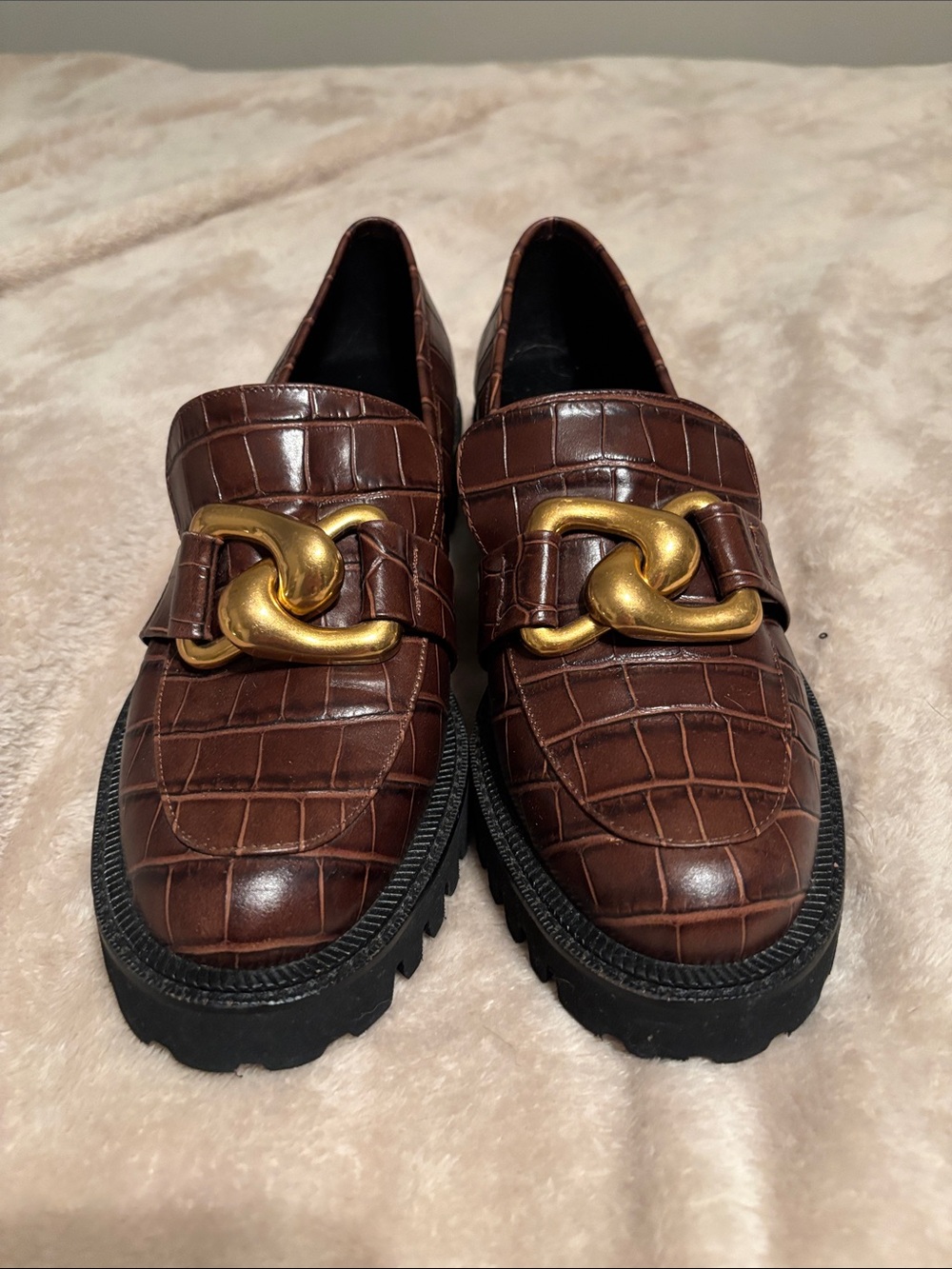 AEROSOLES Brown Croc-Embossed Loafers with Gold Chain Accent - Picture 2 of 5